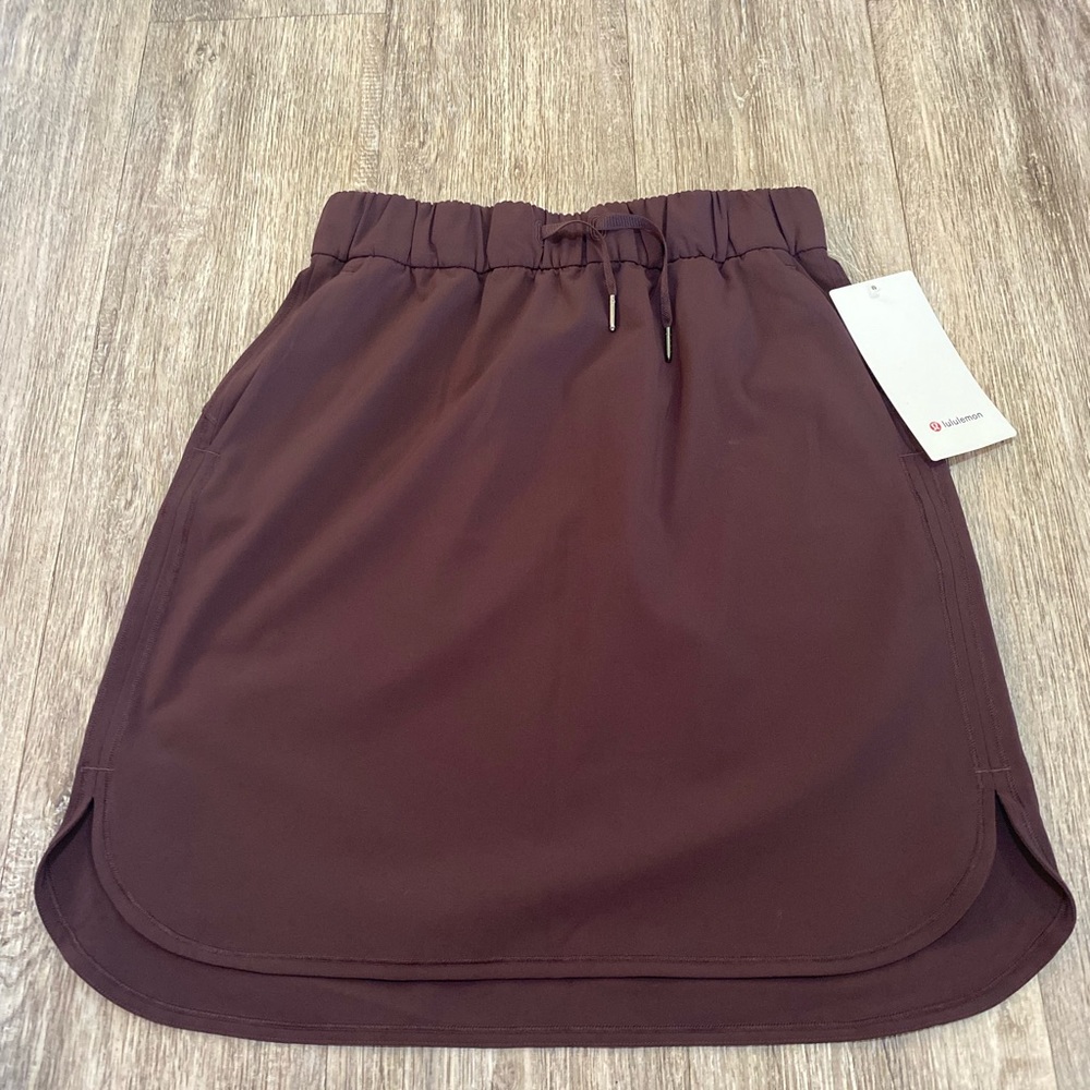 Lululemon on the fly womens skirt size 6 NWT